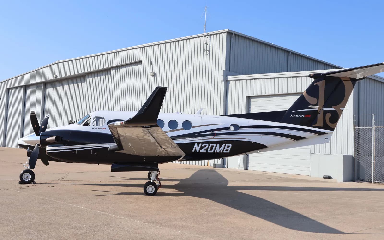 Beechcraft King Air 250, exterior