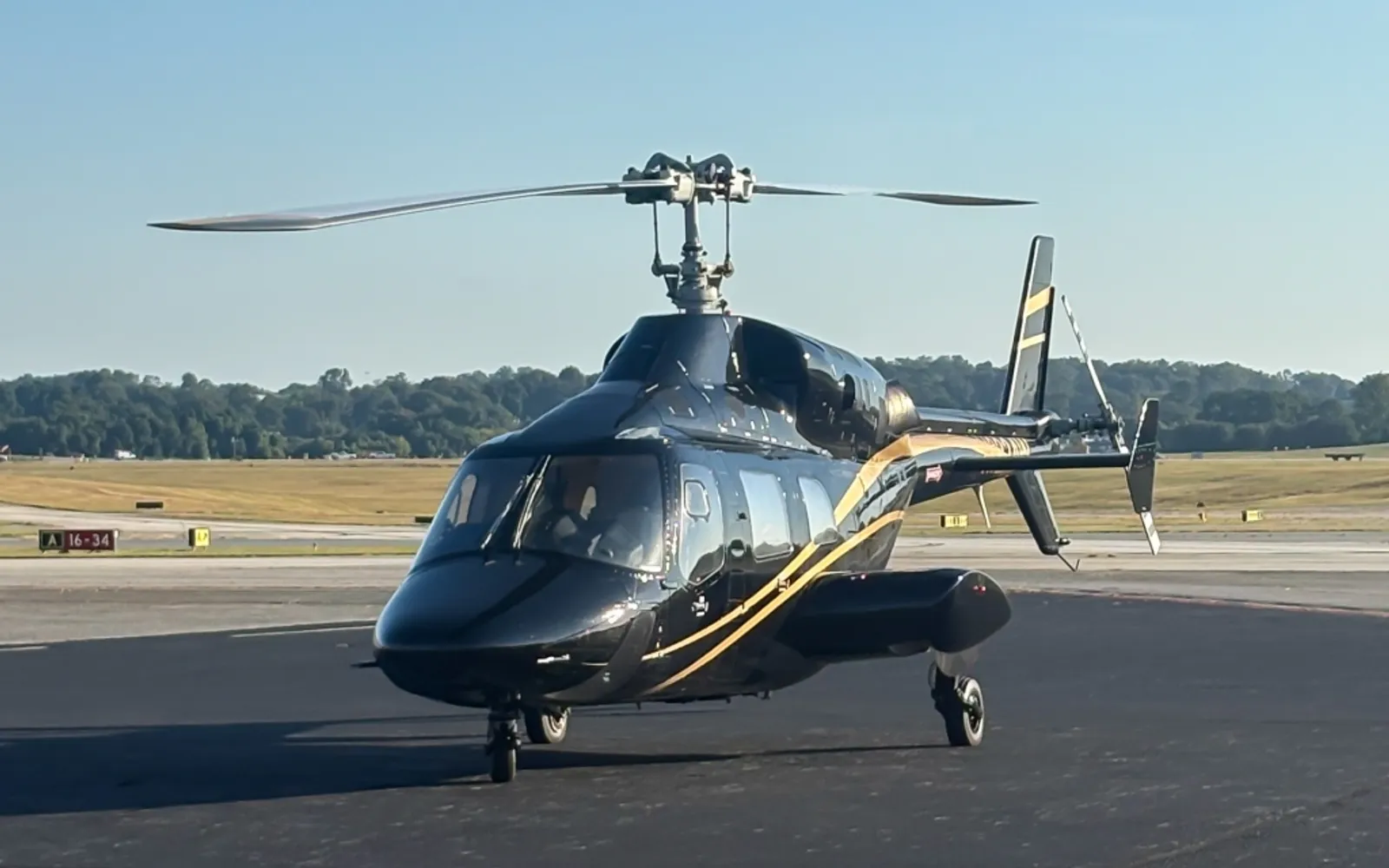 Bell 222B, exterior
