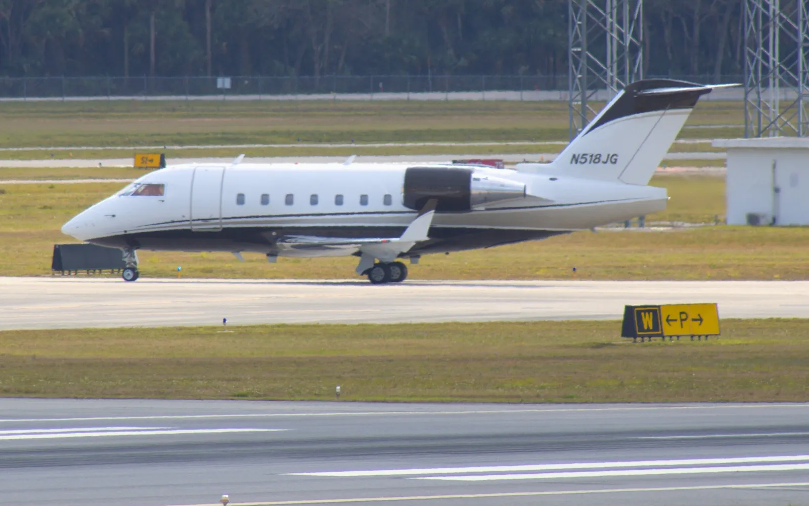 Bombardier Challenger 601-3R, exterior
