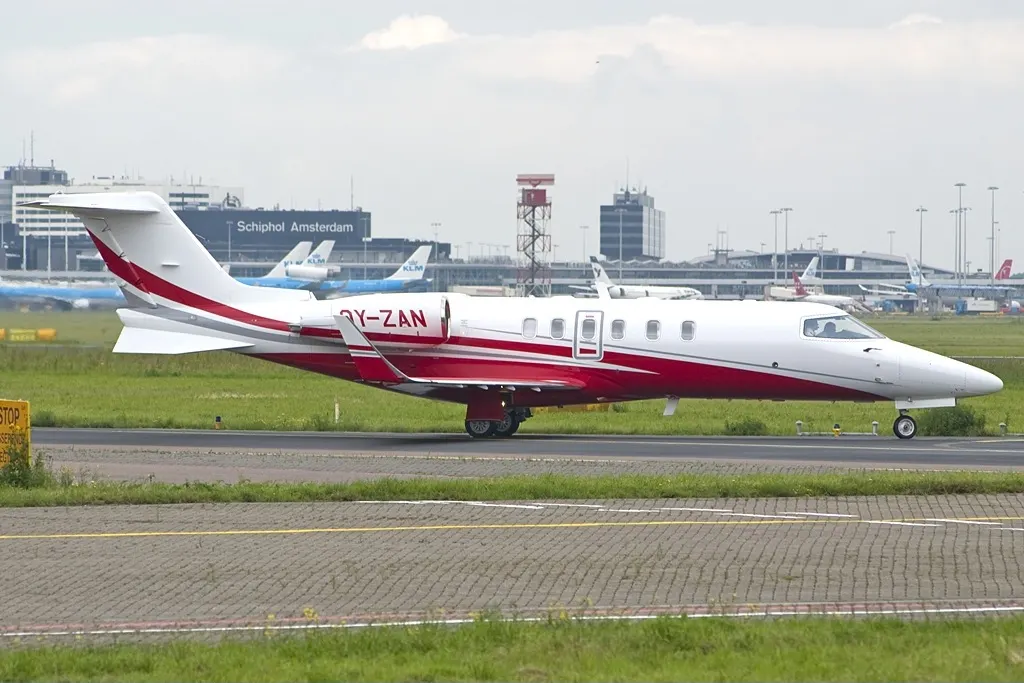 Bombardier Learjet 40, exterior