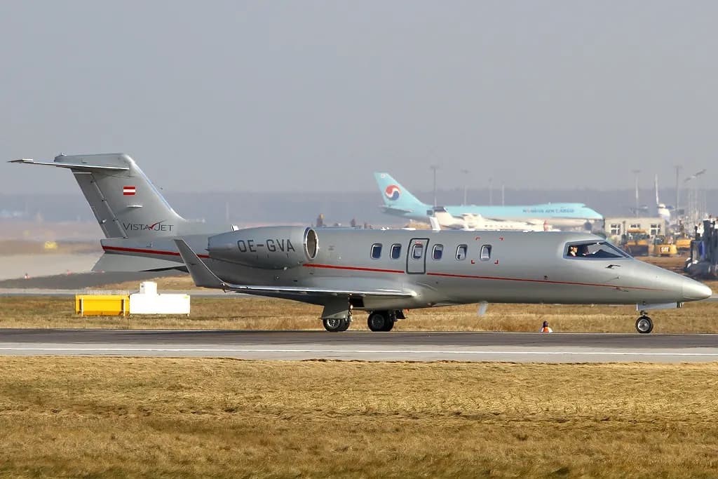 Bombardier Learjet 40XR, exterior