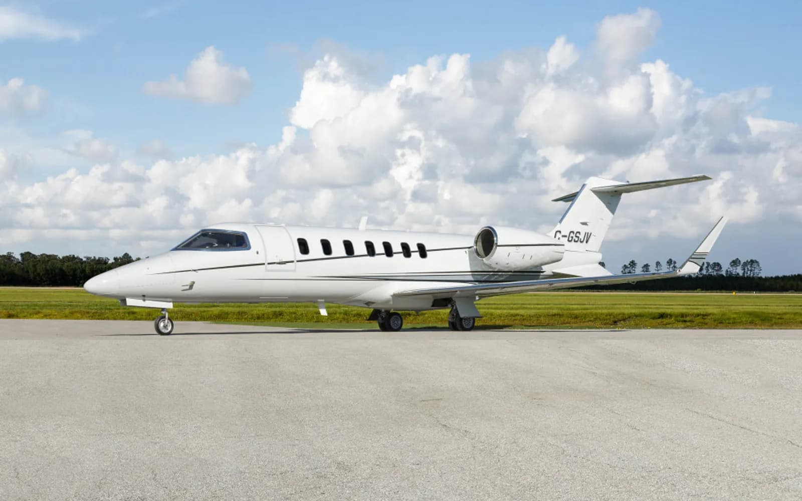 Bombardier Learjet 40XR, exterior