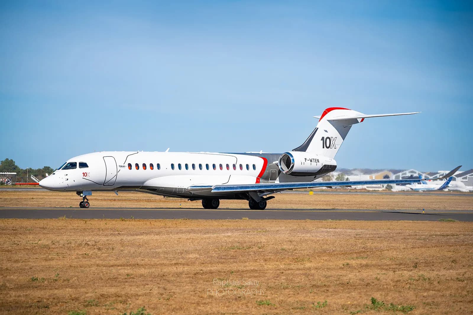 Dassault Falcon 10X, exterior