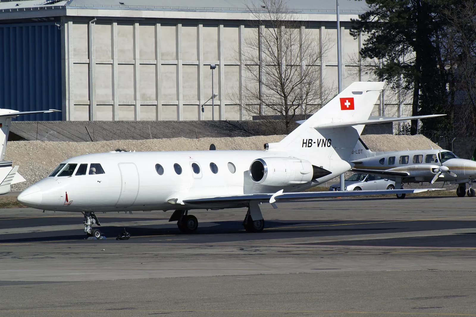 Dassault Falcon 200, exterior