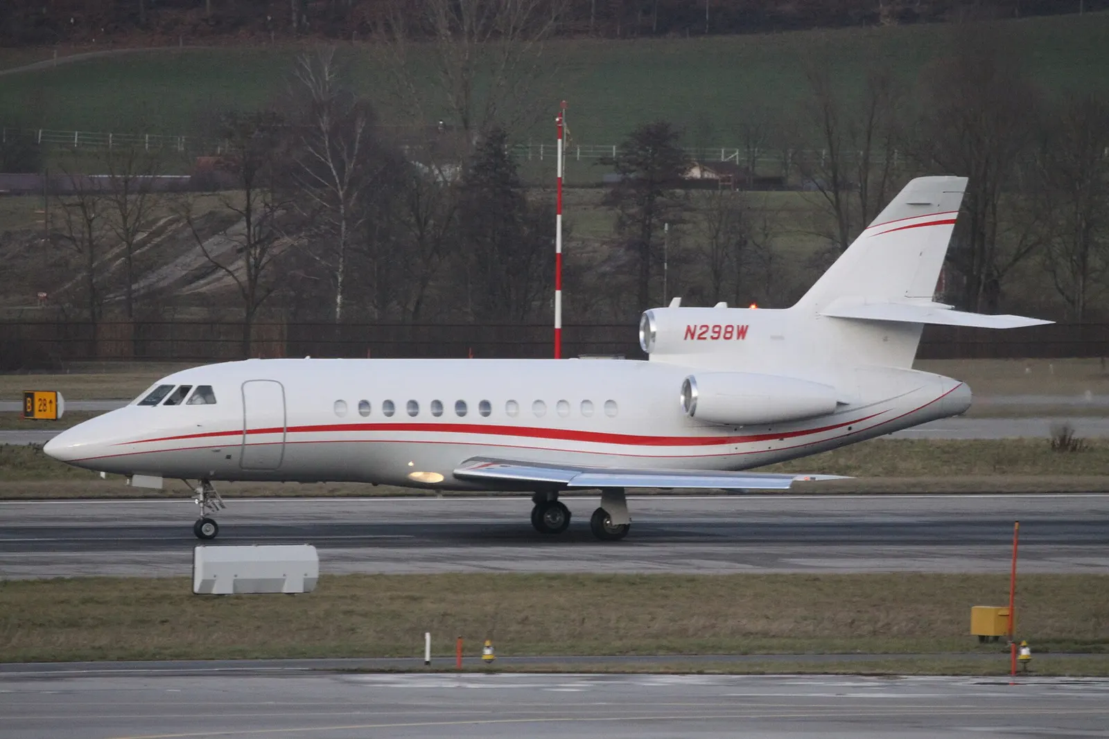Dassault Falcon 900, exterior