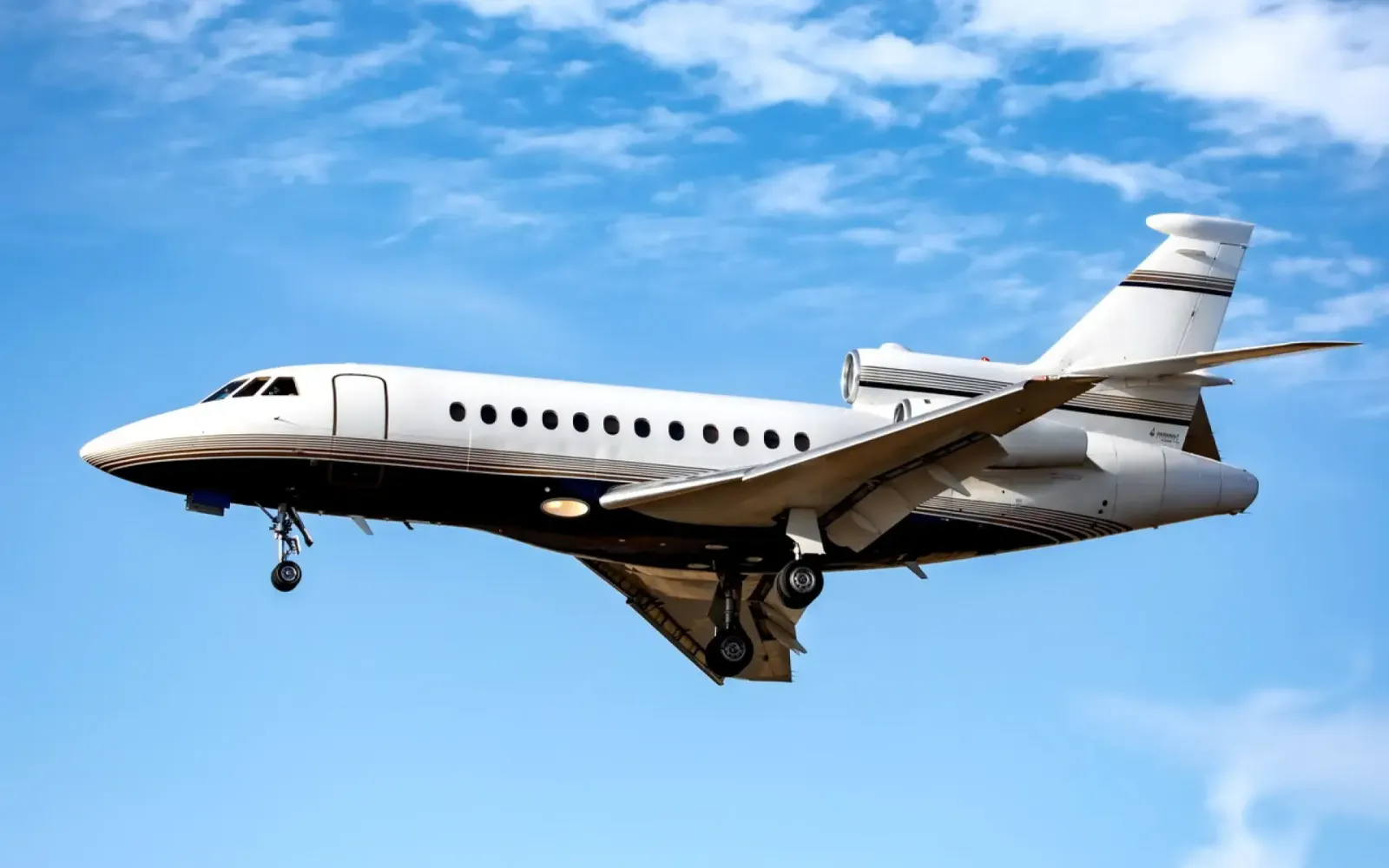 Dassault Falcon 900B, exterior