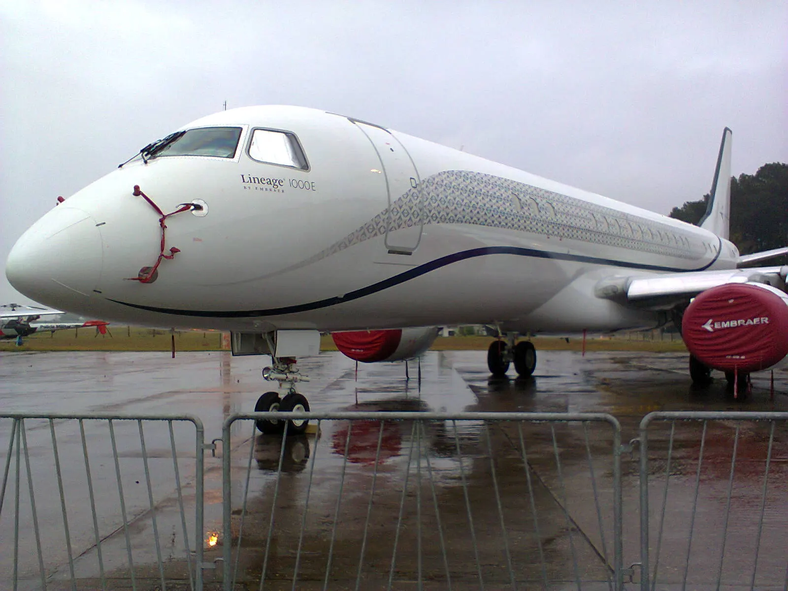 Embraer Lineage 1000E, exterior