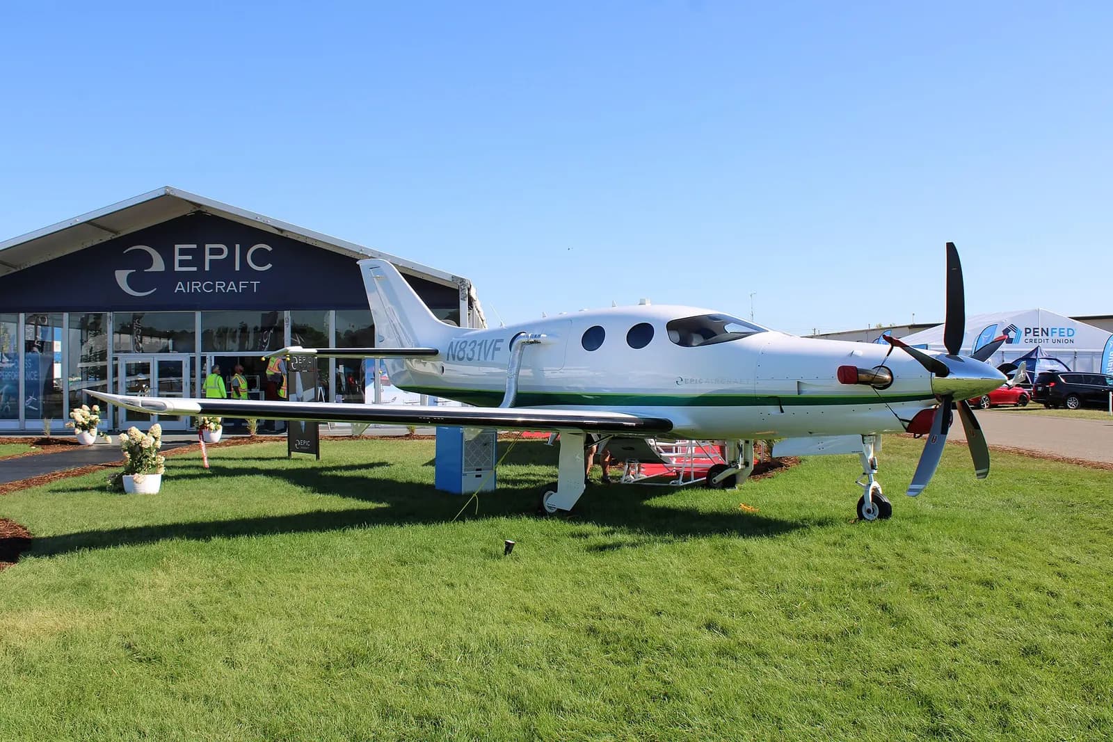 Epic E1000, exterior