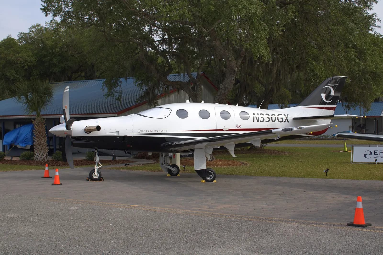Epic E1000 GX, exterior