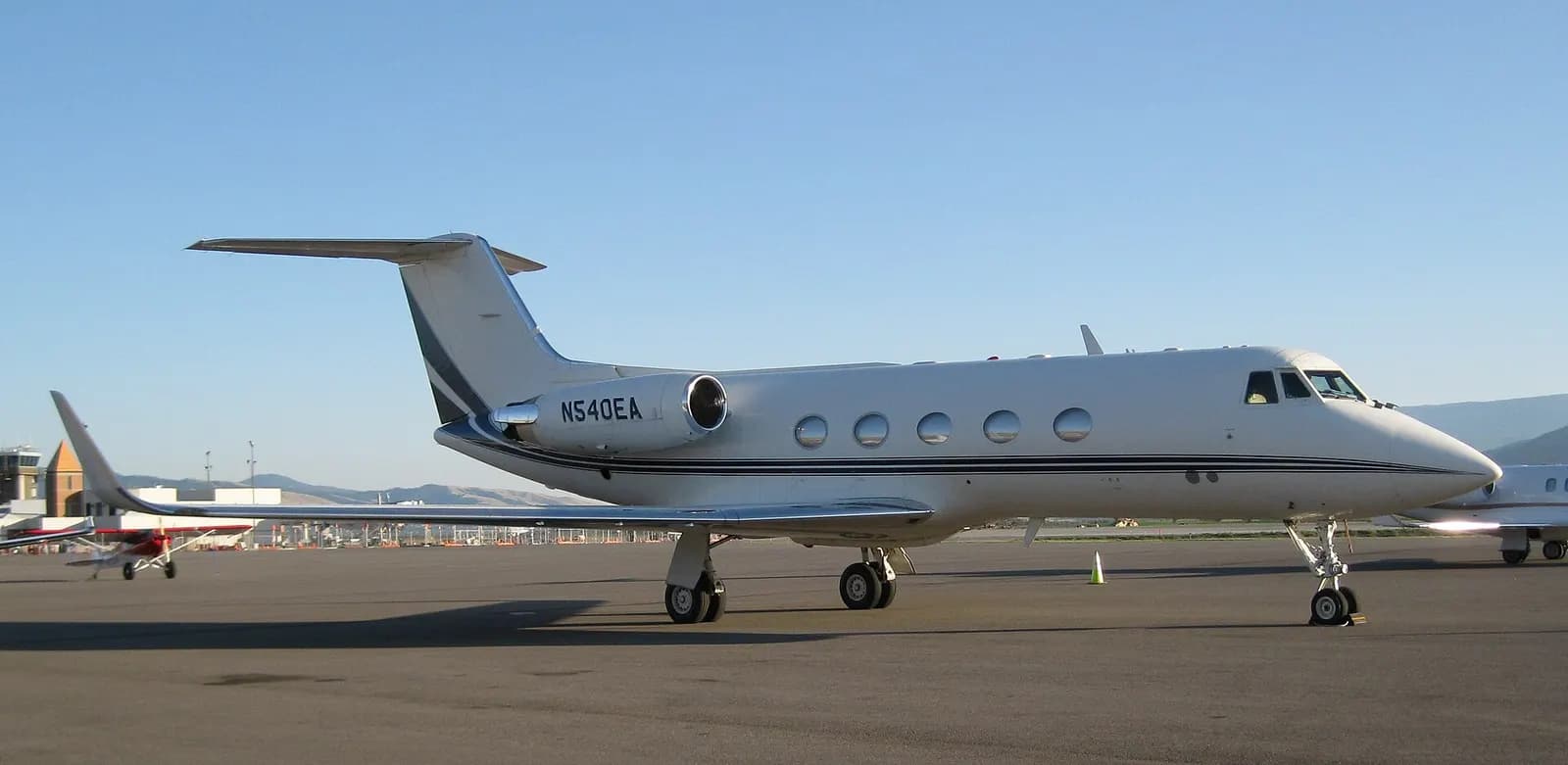 Gulfstream GII-B, exterior