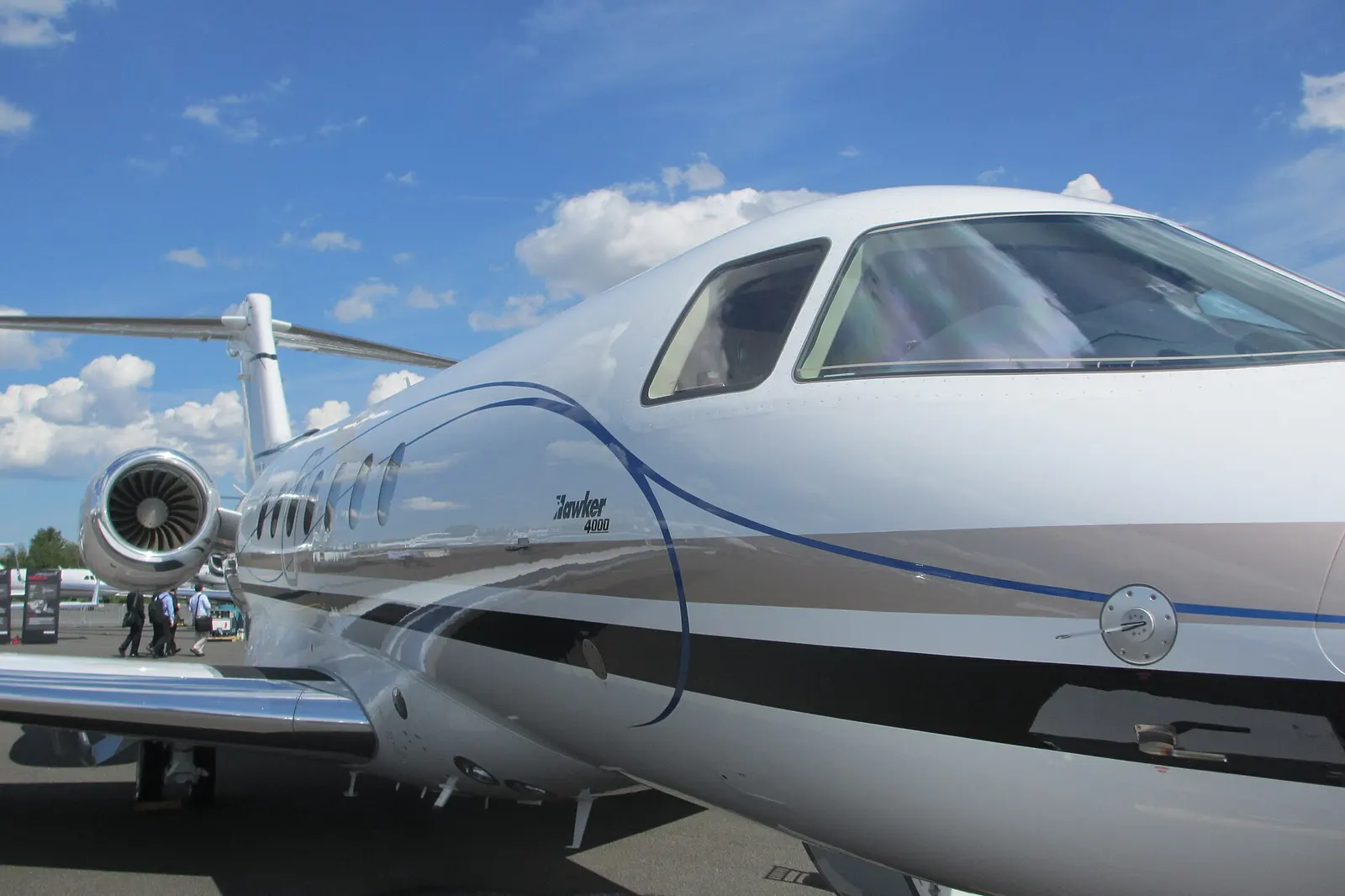 Hawker Hawker 4000, exterior