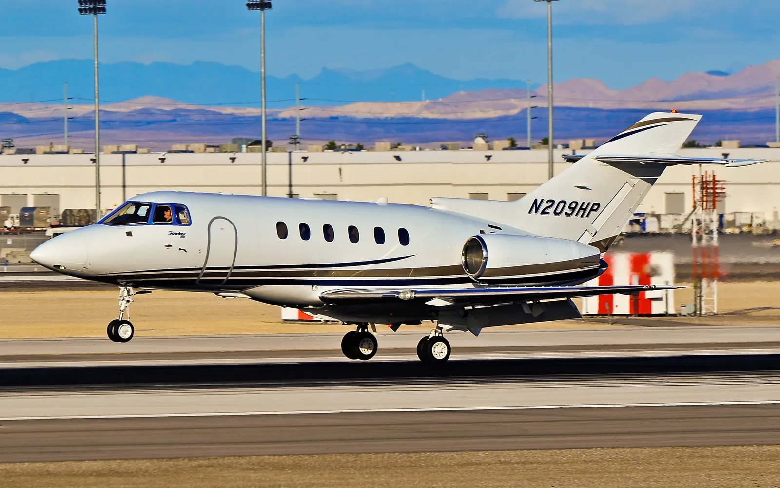 Hawker Hawker 750, exterior