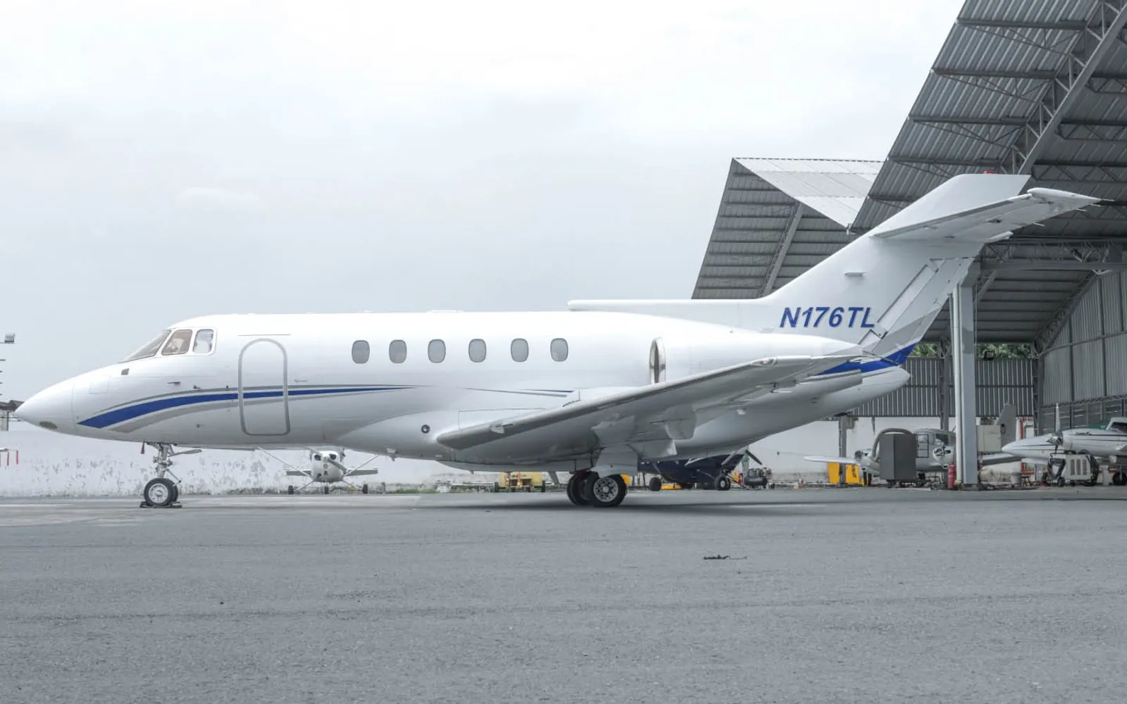 Hawker Hawker 800 (BAe 125-800), exterior