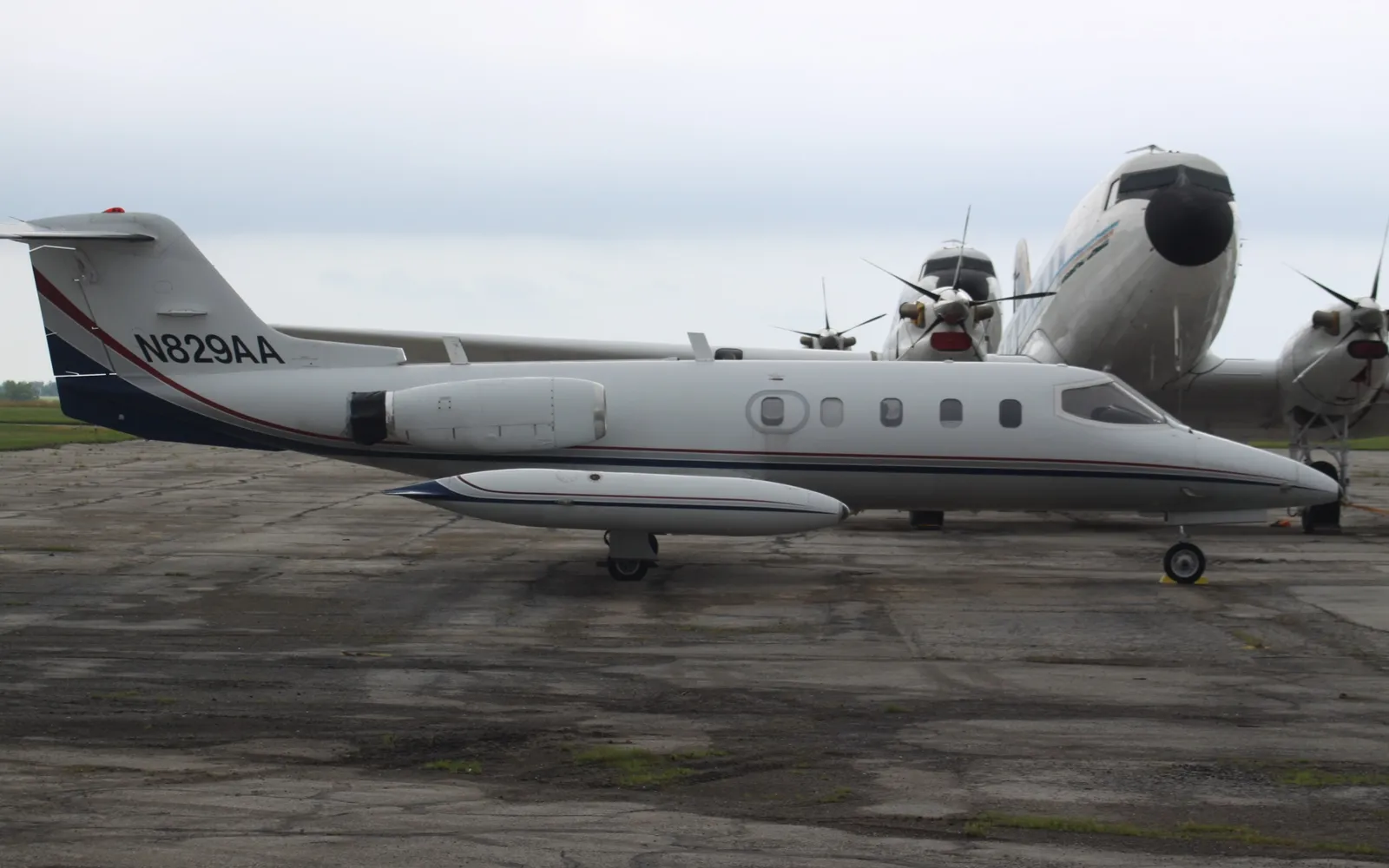 Bombardier Learjet 25 (25/25B/25C), exterior
