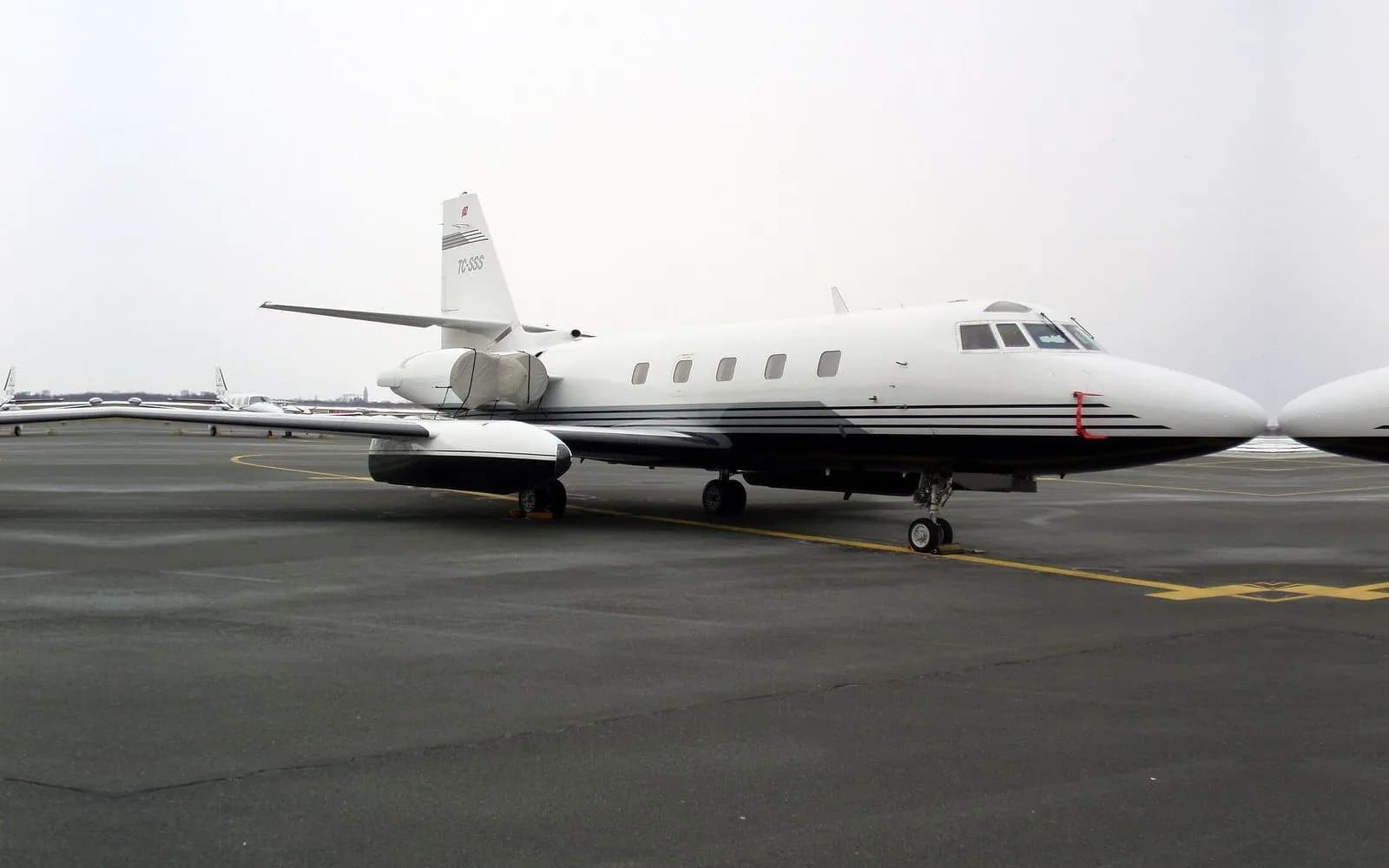 Lockheed JetStar II, exterior