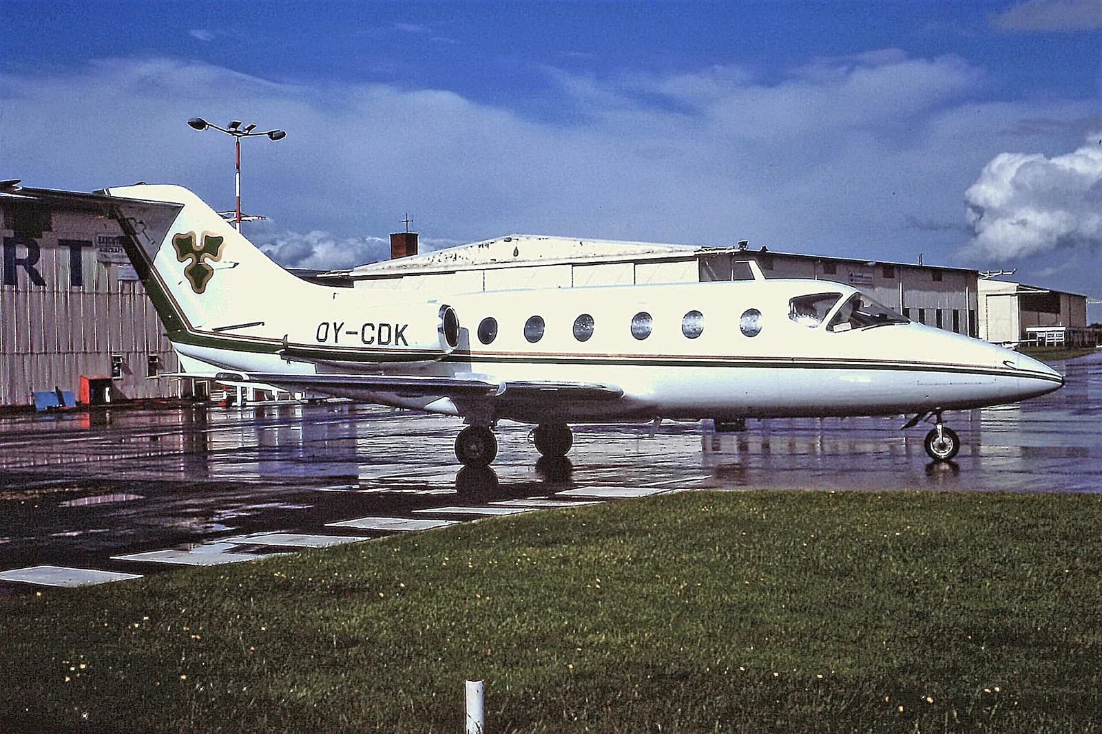 Mitsubishi MU-300 Diamond I, exterior